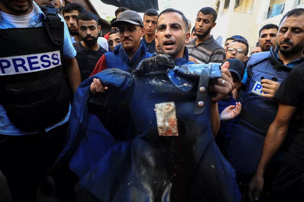 "أنس الشريف".. صوت غزة الذي هابه الاحتلال وعجز عن إسكاته إلا بالصواريخ