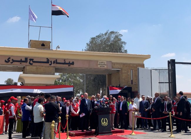 لماذا قبلت مصر المشاركة بقوات في قطاع غزة بعد أن رفضت الأمر سابقاً؟ مصادر: محاولة للتصدي لمخطط التهجير