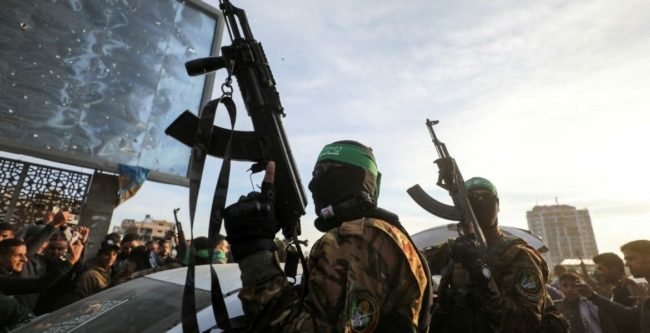 بحثوا تعقيد تكتيكاتها القتالية.. محللون إسرائيليون يعترفون بصمود المقاومة في غزة لعامين، ويدرسون تقنياتها