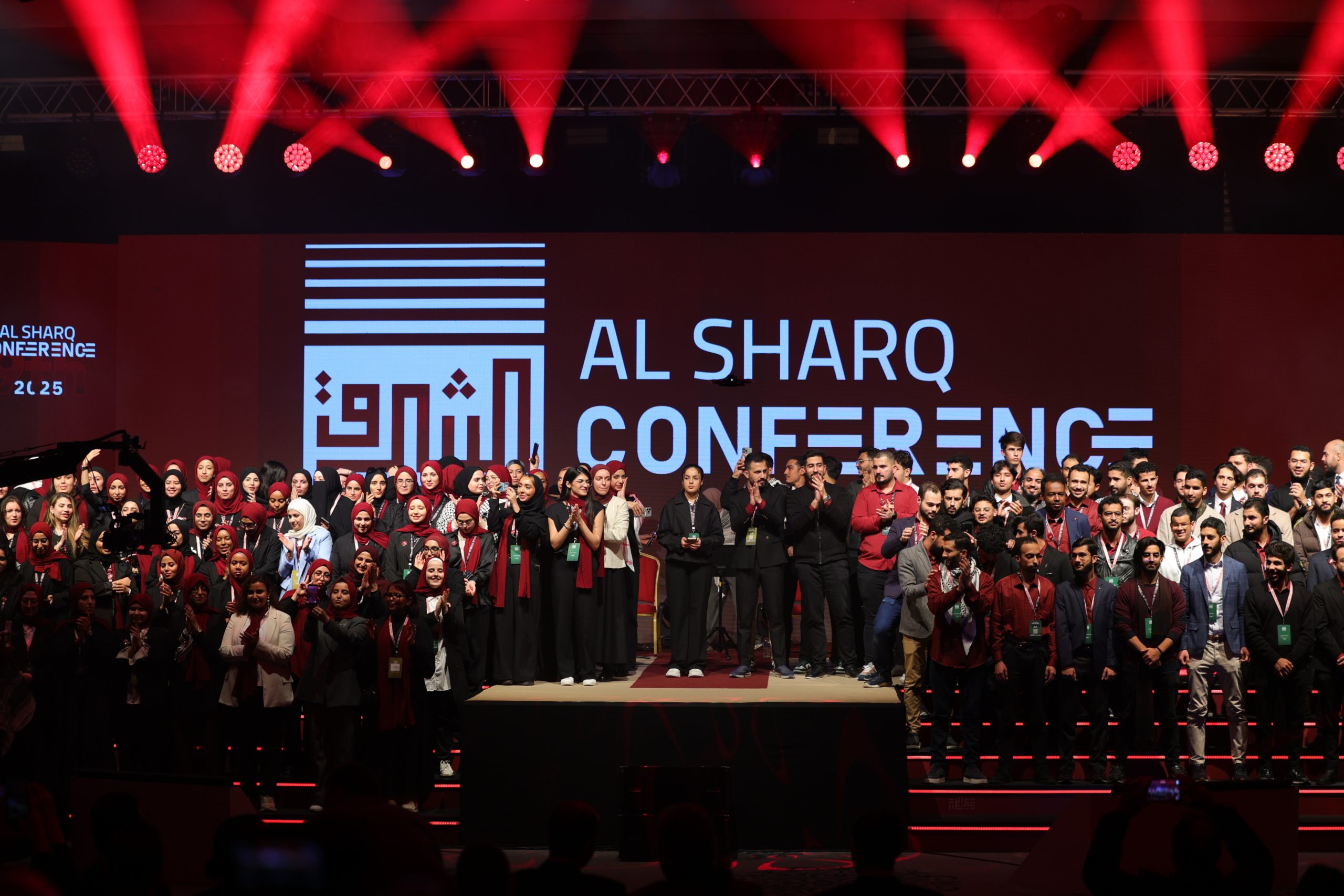 «الشرق» في لحظة فارقة: كيف يتموضع العالمان العربي والإسلامي في ظل التحولات السياسية والاقتصادية الحالية؟