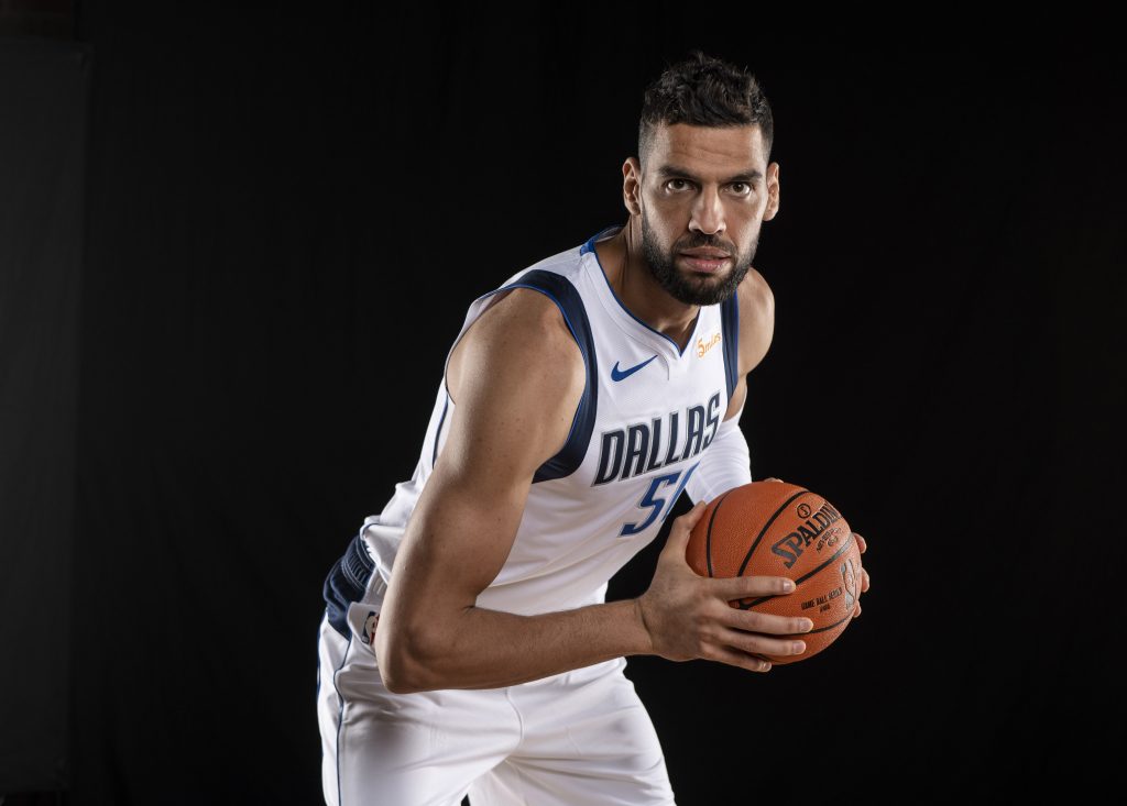 نجم كرة السلة التونسي صالح الماجري (رويترز)