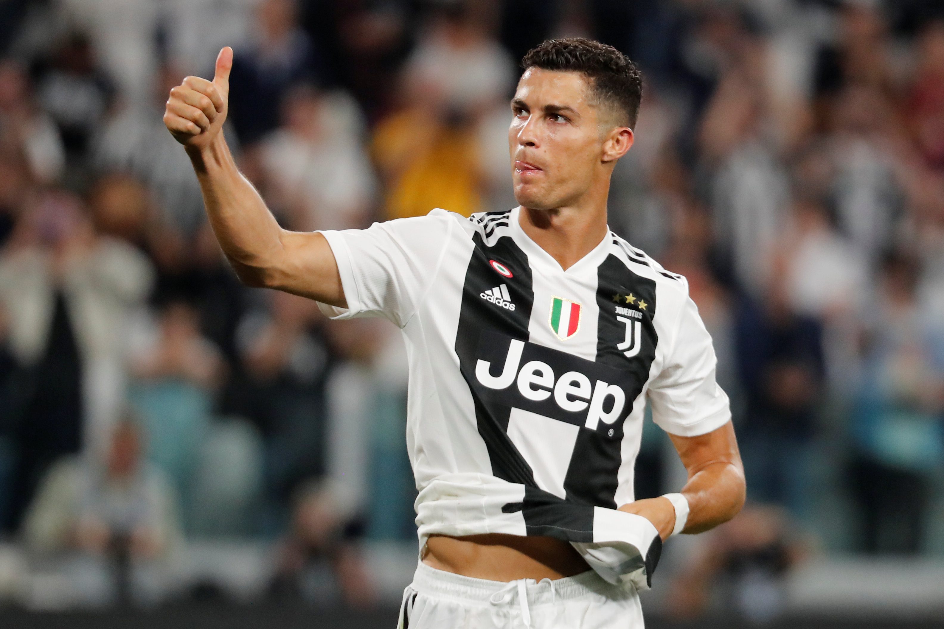 كريستيانو رونالدو في المباراة التي شهدت فوز يوفنتوس على نابولي ضمن منافسات الدوري الإيطالي / رويترز