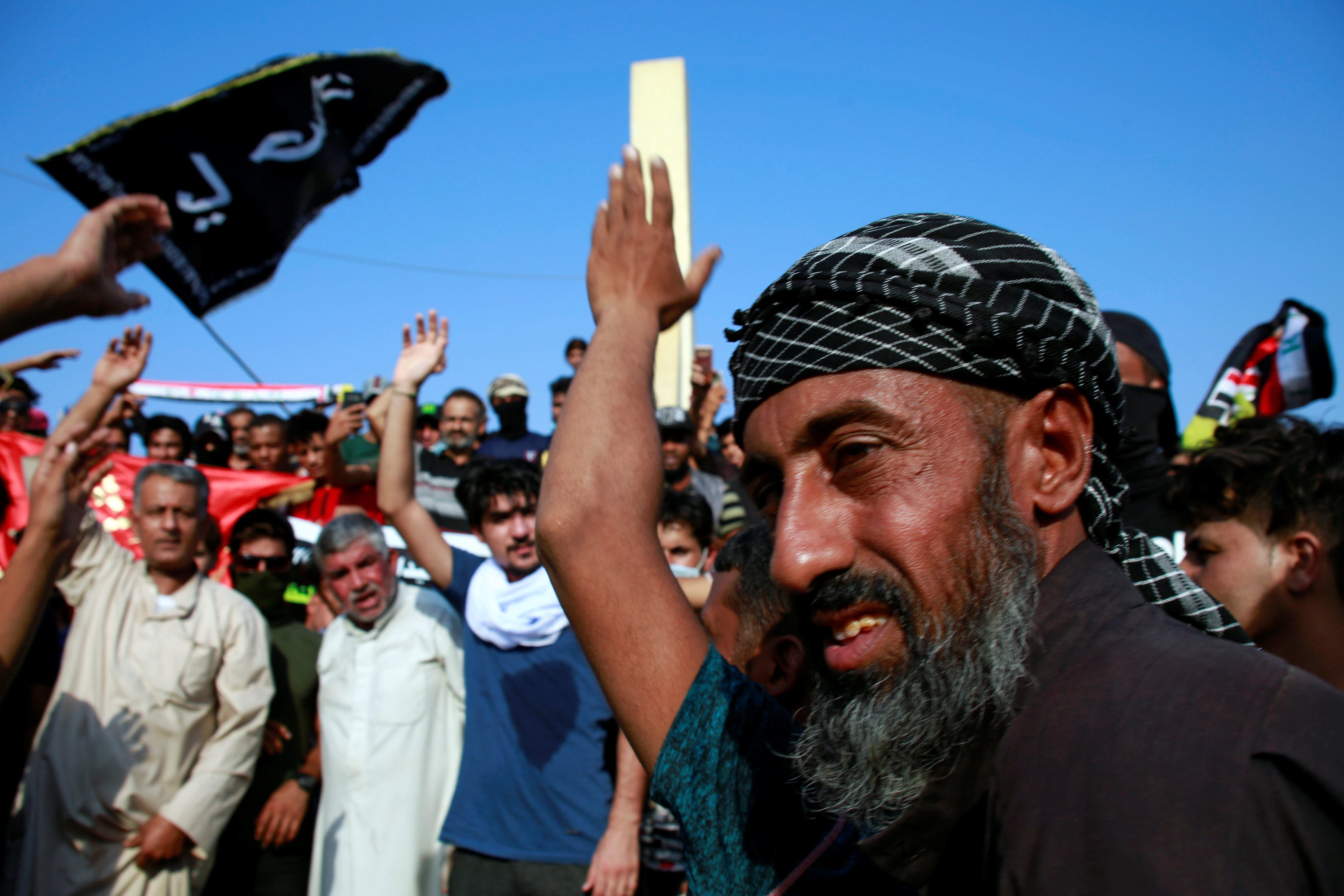 محافظ البصرة يكشف السبب الحقيقي وراء غلق القنصلية الأميركية في المدينة العراقية