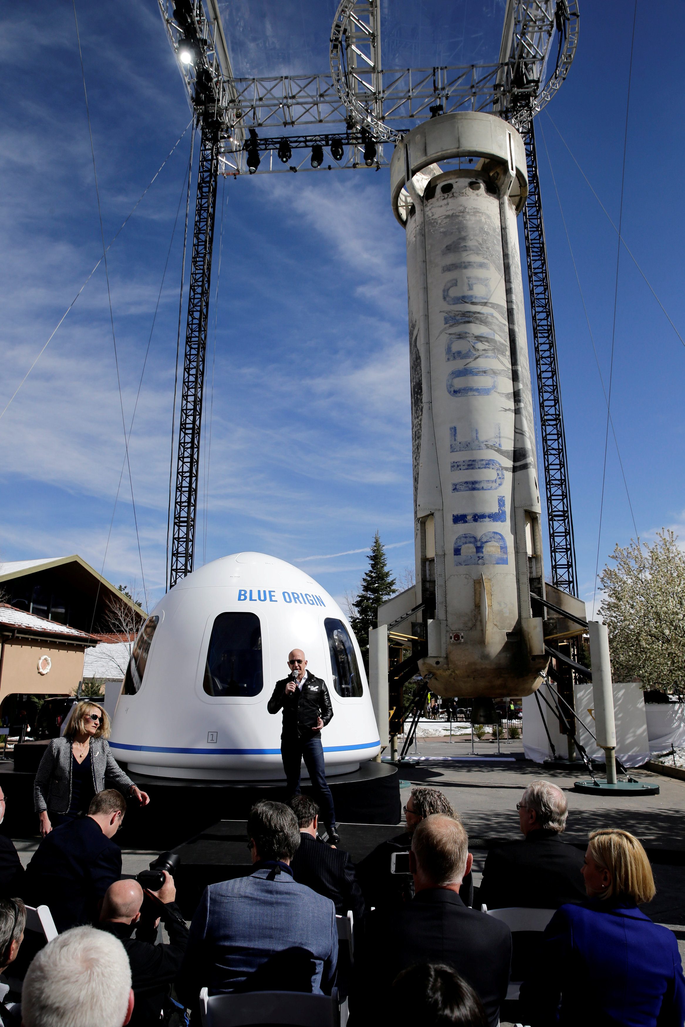 جيف بيزوس مؤسس شركة أمازون هو مؤسس شركة Blue Origin/RUETERS
