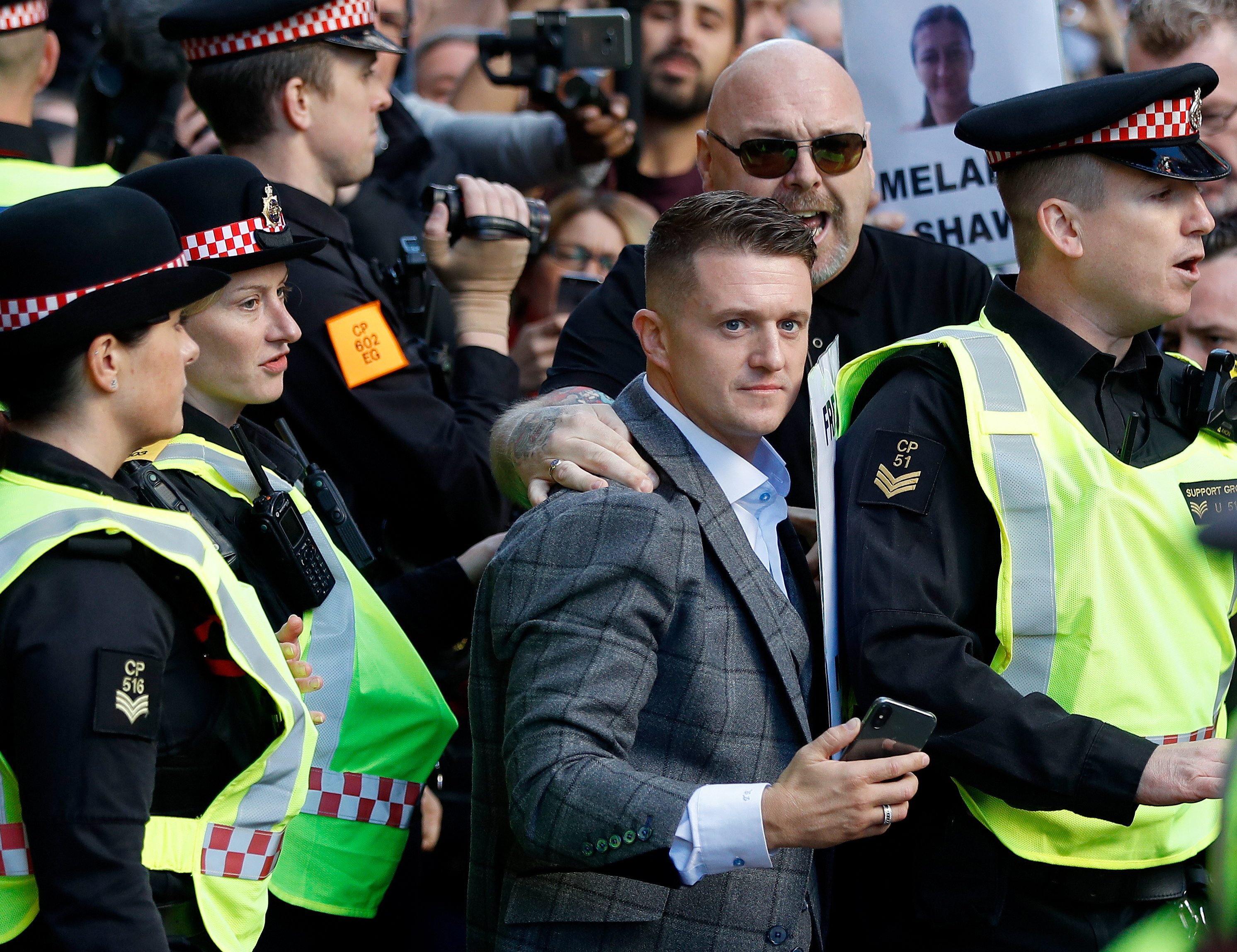 تومي روبنسون