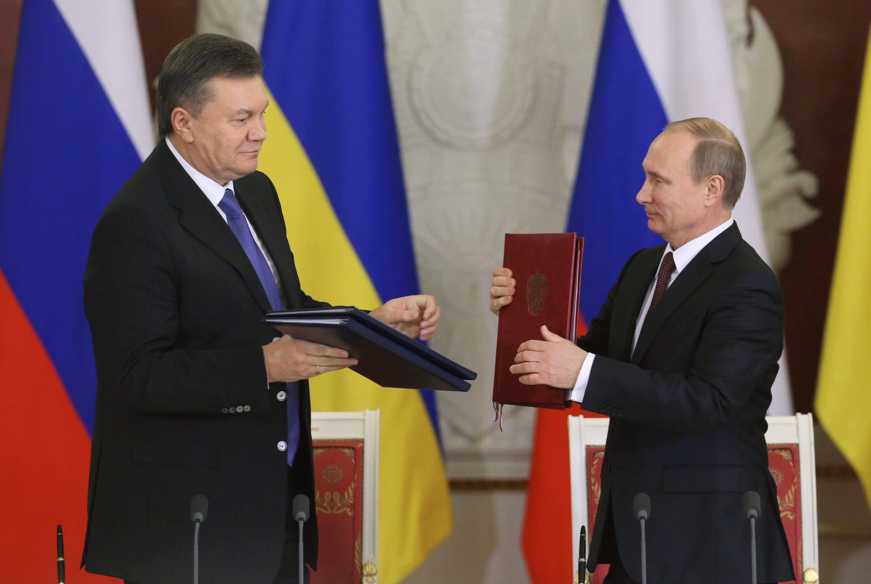 الرئيسَ الأوكراني السابق فيكتور يانوكوفيتش