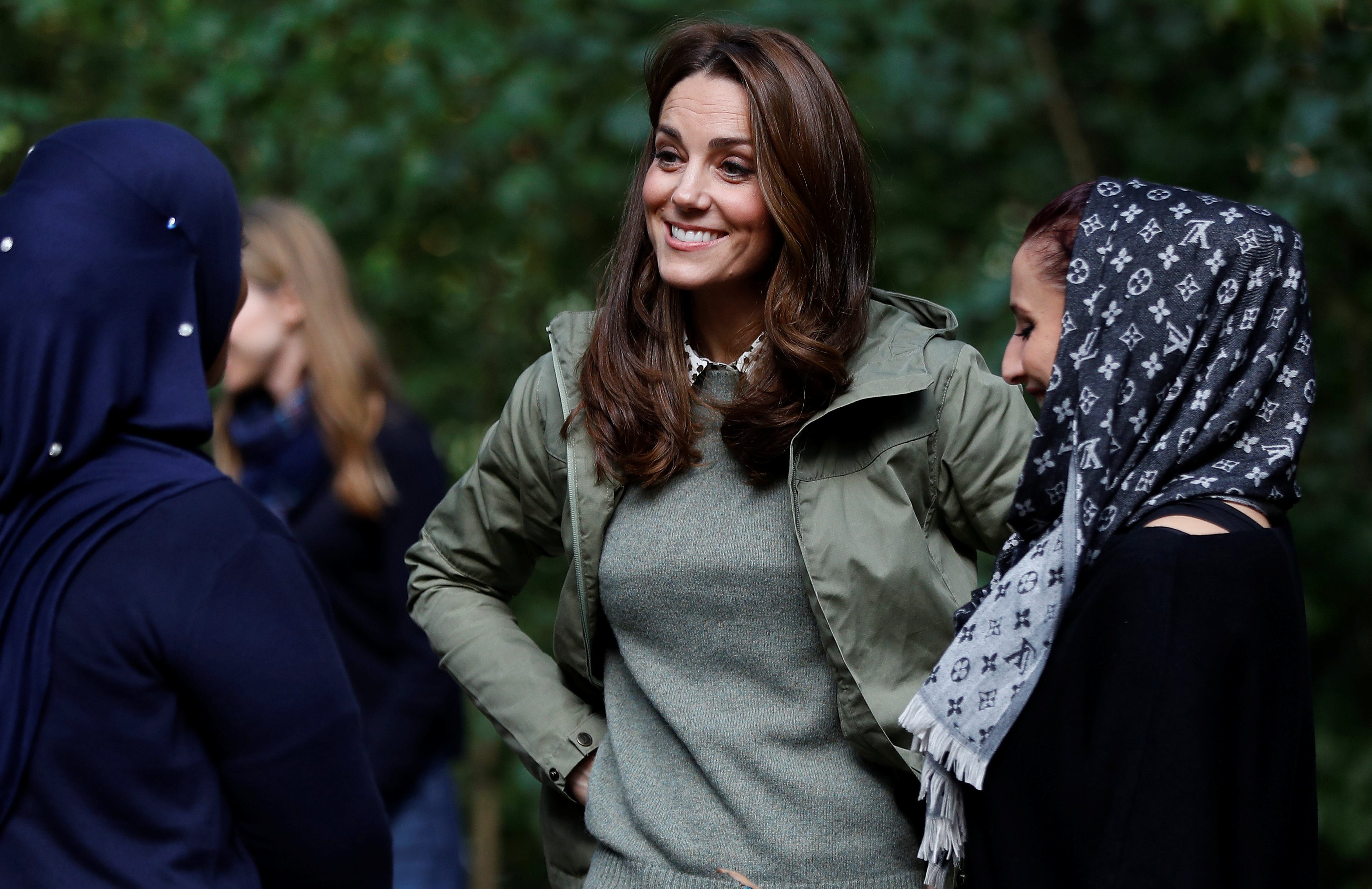 كيت ميدلتون تقود سيارتها بنفسها في زيارة منفردة إلى قصر باكنغهام.. هل للأمر علاقة بخلافاتها مع ميغان؟