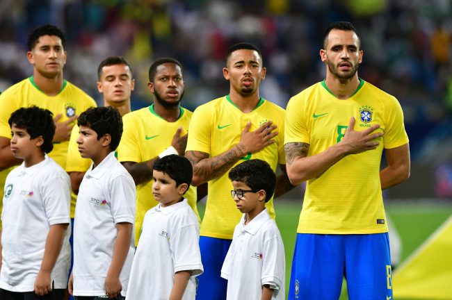 لماذا لا توجد إعلانات على قمصان منتخبات كرة القدم؟.. ممنوعة بقرار رسمي من “فيفا”