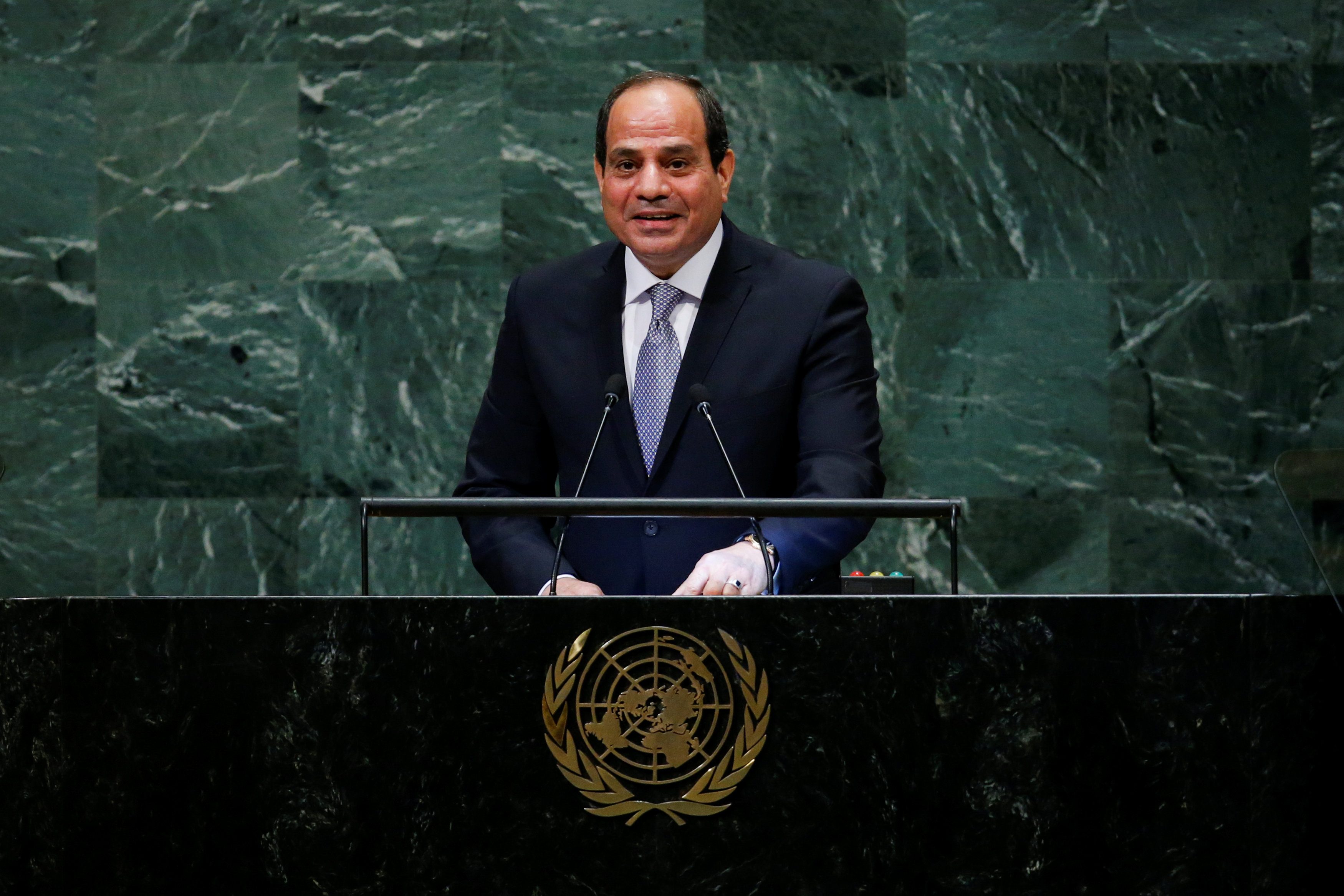 المعارضون لرئيس السيسي يخشون العودة للبلاد/رويترز