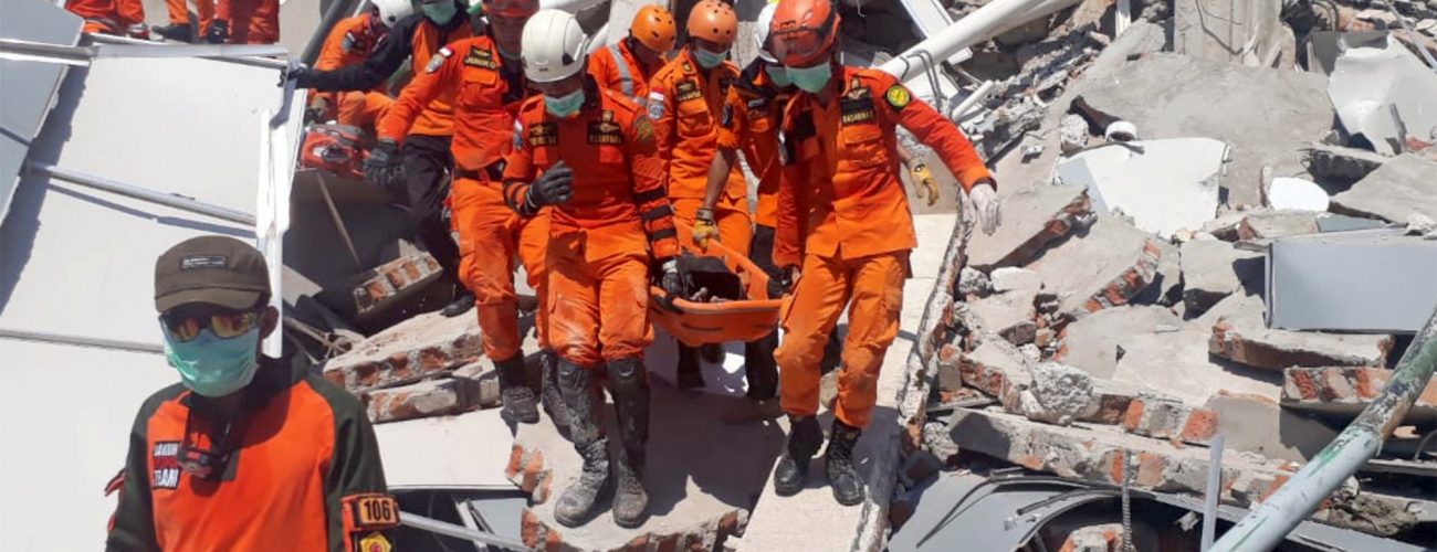 تسونامي إندونيسيا جزيرة سولاوسي الإندونيسية