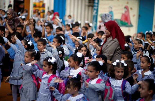 الدراسة بدأت بمدارس الأونروا وسط تخوفات من إمكانية توقف عملها