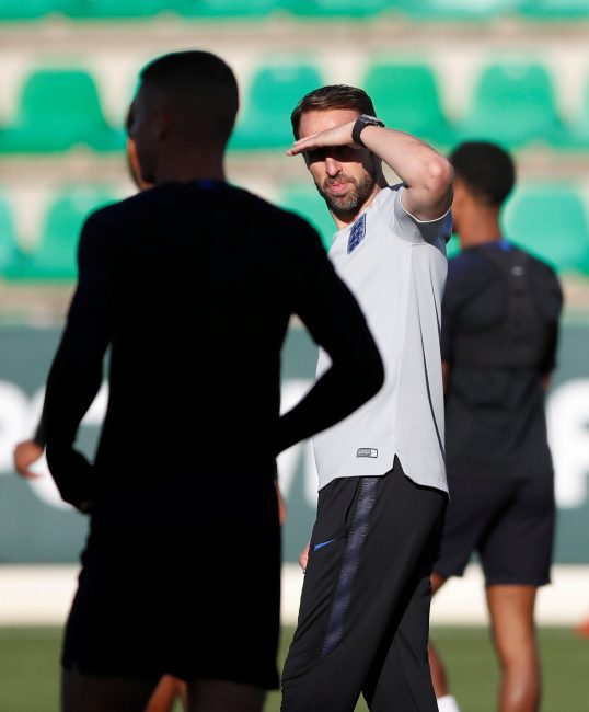 خالف العهد مع بلاده.. مدافع وست هام يثير الجدل بطلبه تمثيل إنجلترا، ومدربا المنتخبين يعلّقان