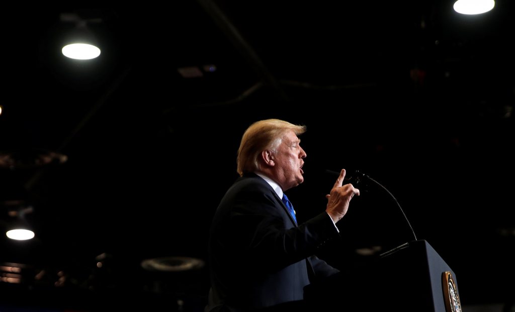 ترمب يطالب بخفض سعر النفط