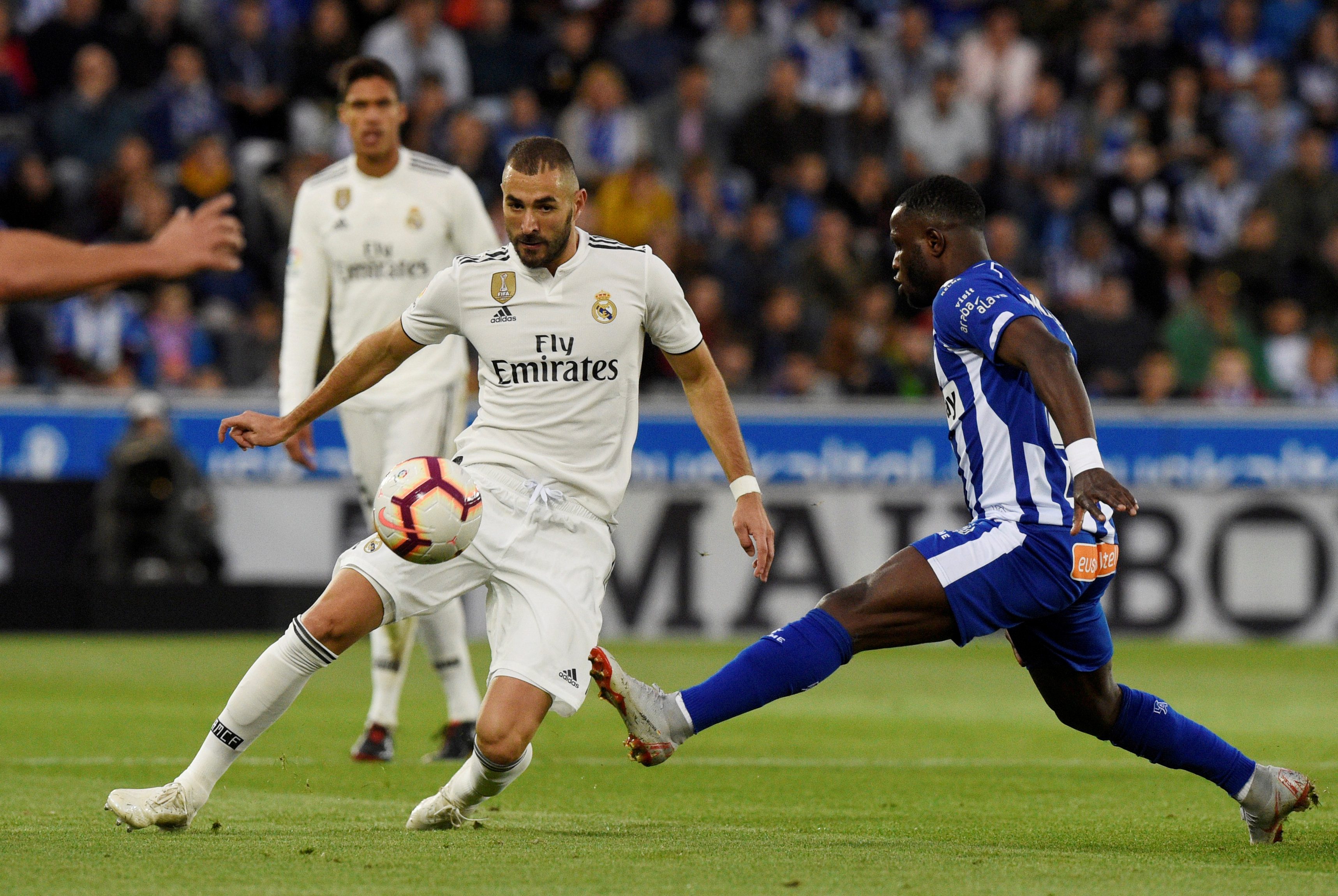 مهاجم ريال مدريد الإسباني الفرنسي كريم بنزيمة (رويترز)