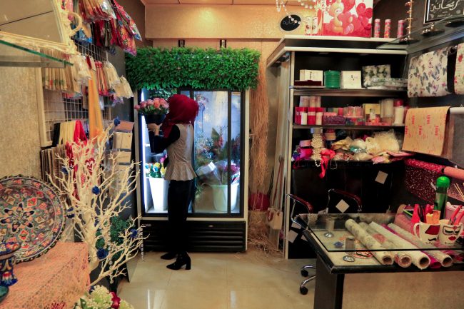 أهل الموصل يحترقون بنيران حرب من نوع آخر.. تخلصوا من سيطرة داعش فطاردتهم الإتاوات والبلطجة