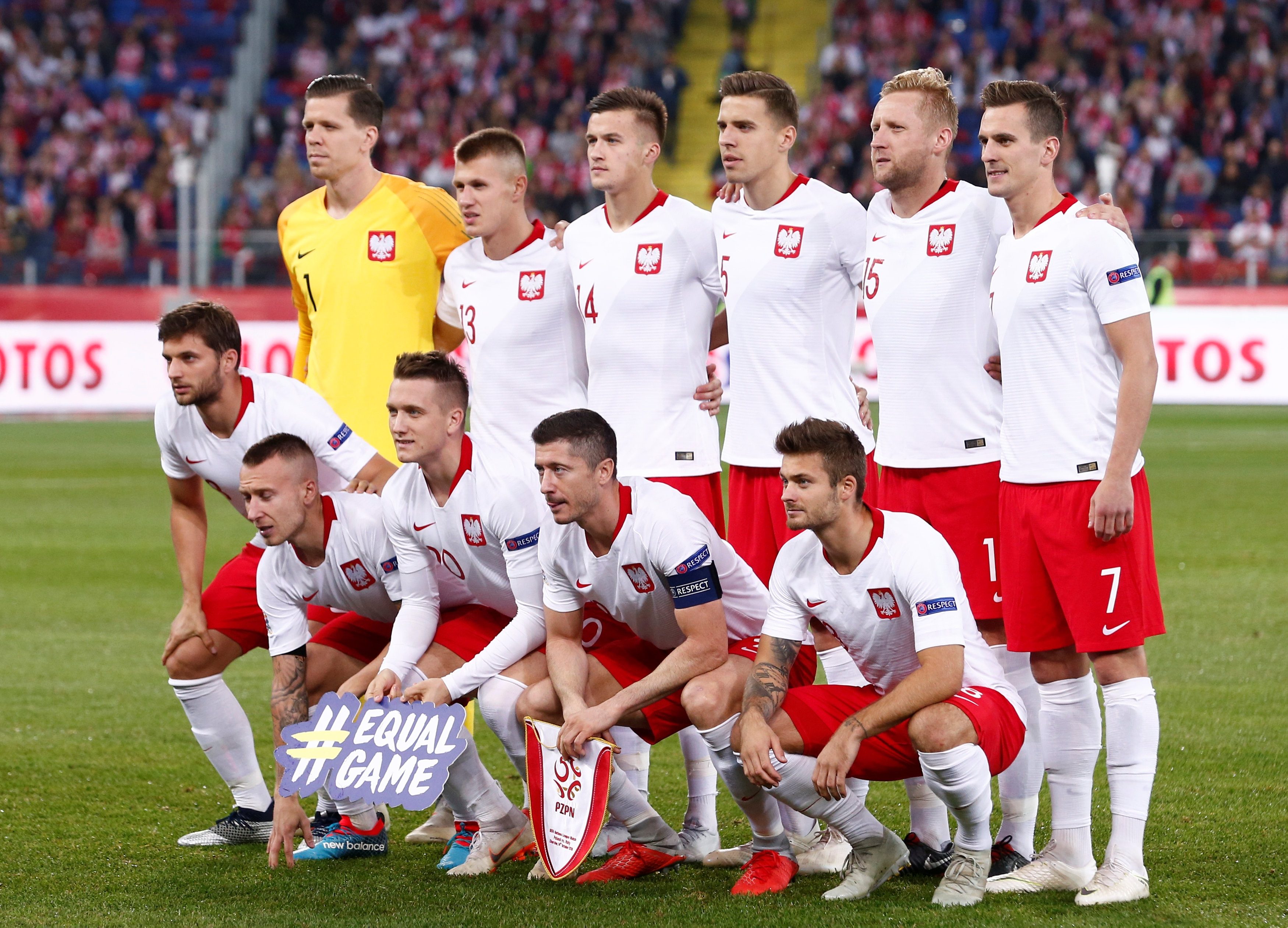 منتخب بولندا يواجه روسيا في ملحق تصفيات كأس العالم 2022 (رويترز)