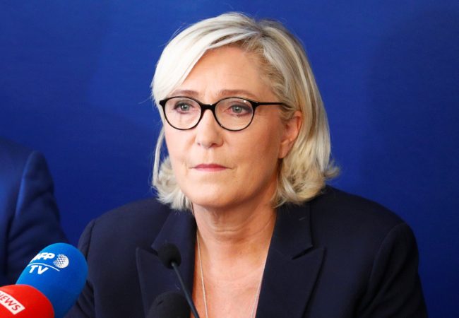 زعيمة اليمين المتطرف الفرنسي تدعو إلى وقف منح التأشيرات للجزائريين!