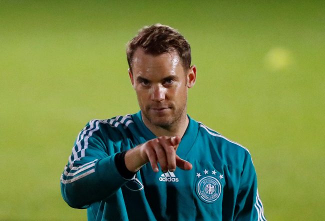 مانويل نوير يفاضل بين ميسي ورونالدو.. فضّل الأقل تسجيلاً في شباكه