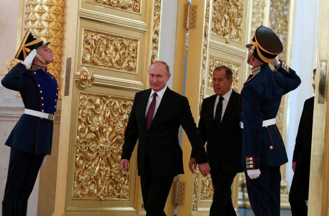 ابنتا بوتين بمرمى العقوبات مجدداً.. أوروبا تستهدف عائلتي الرئيس الروسي ولافروف وتجمِّد أصولاً بمبالغ هائلة