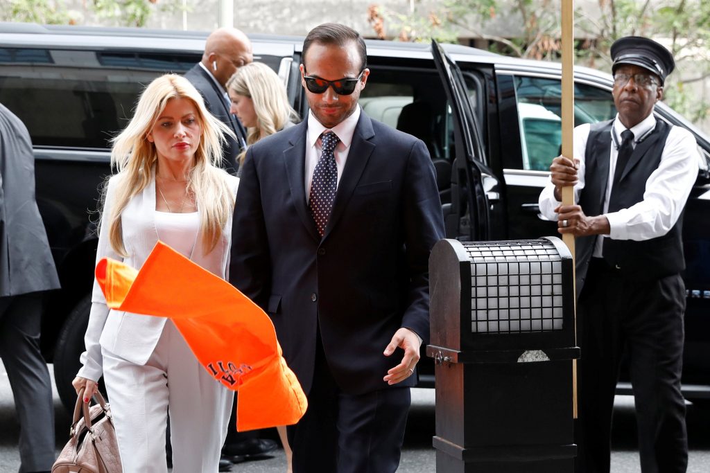 اعتقال المستشار السابق لترامب